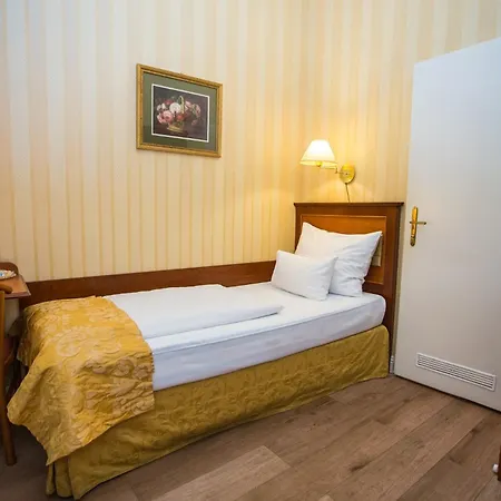 Pension Opera Suites I Self Check In I Ac In All Rooms
