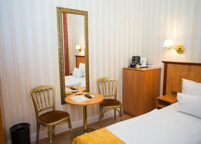 Hotel Opera I Self Check In I Ac In 4*