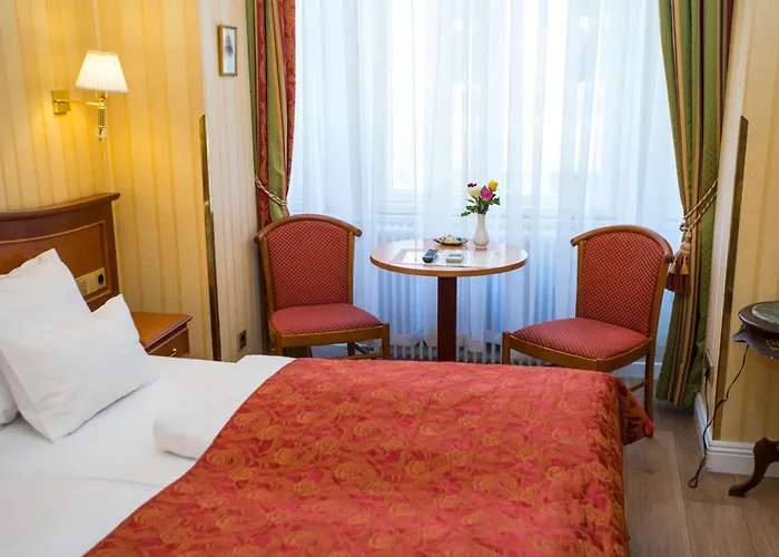 Hotel Opera I Self Check In I Ac In 4*