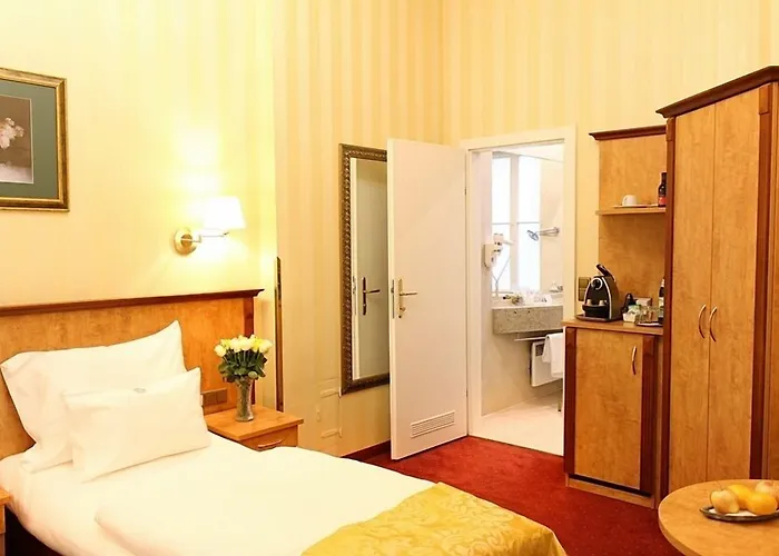 Hotel Opera I Self Check In I Ac In