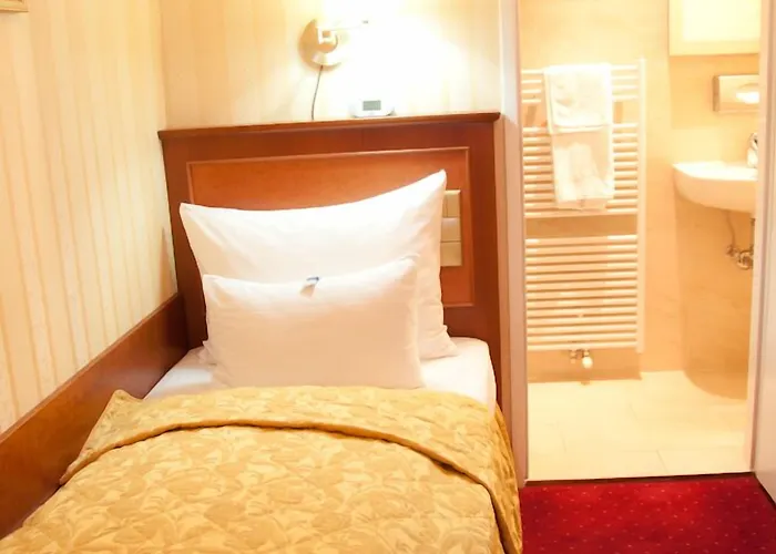 Hotel Opera I Self Check In I Ac In 4*