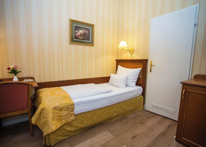 Hotel Opera I Self Check In I Ac In 4*