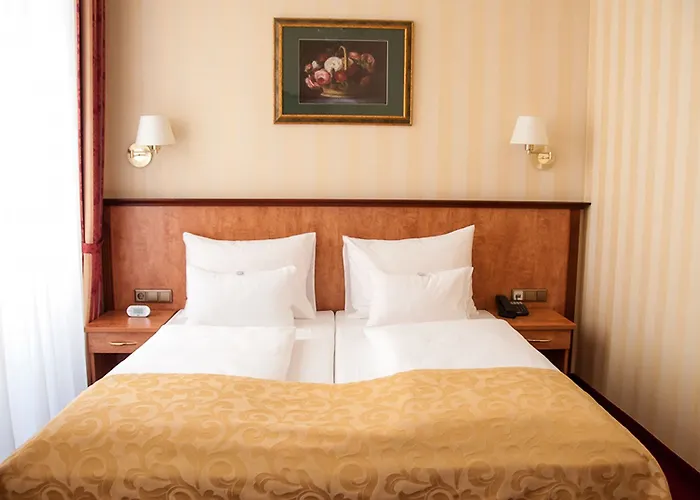 Hotel Opera I Self Check In I Ac In 4*